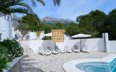 Cozy villa with lovely views of the sea and Altea.